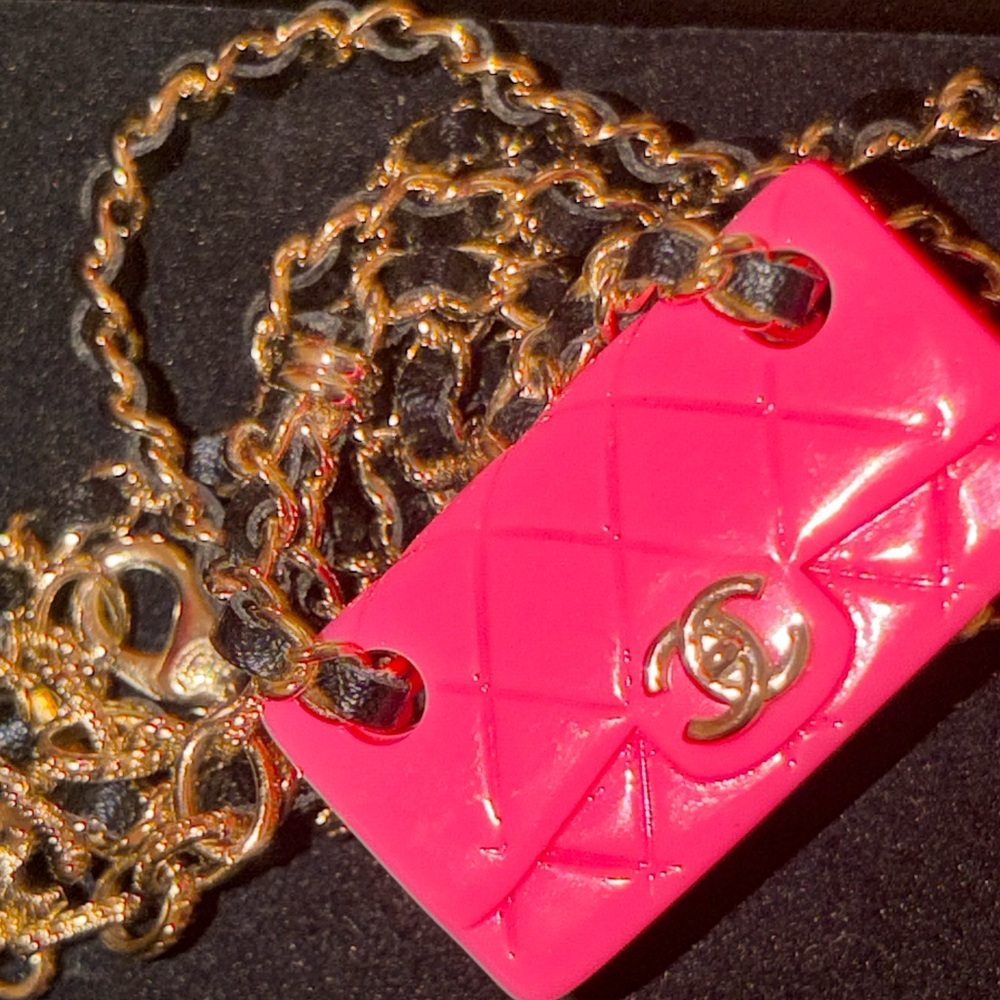 💖 CC ✨ Matelasse purse 👛 Chain ⛓️Necklace 🐃 - Picture 10 of 11